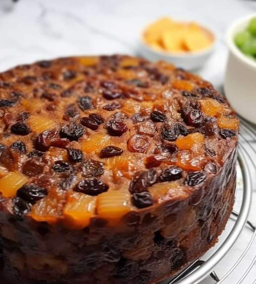 A Simple Delight: Slow Cooker 4-Ingredient Fruit Cake